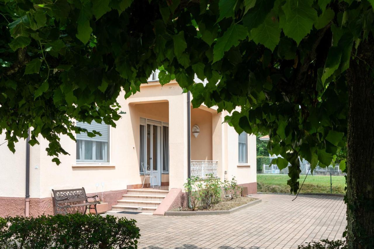 Maison Cecile Appartamento In Villa. Host Marianna Aglie Bagian luar foto