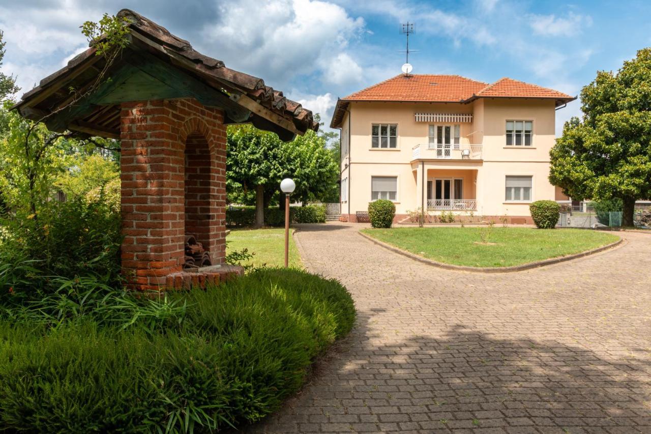 Maison Cecile Appartamento In Villa. Host Marianna Aglie Bagian luar foto